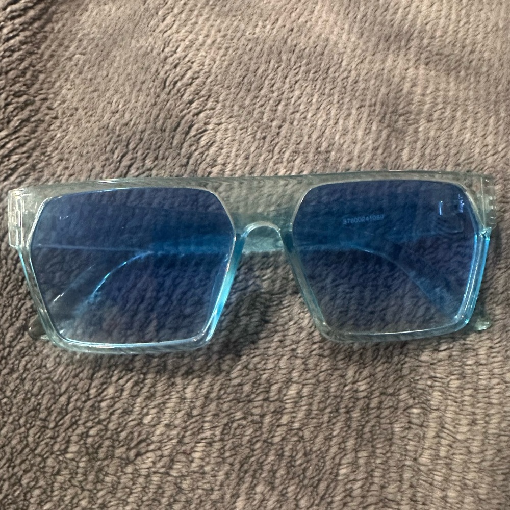 BLUE STYLISH SUNGLASSES
